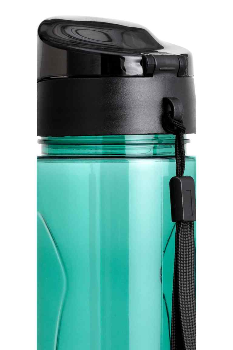 Water bottle with lid